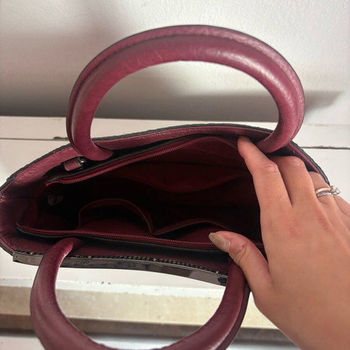 Verde handbag like new, red