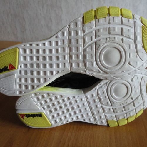 Reebok women's sneakers like new, size 37-37.5, black