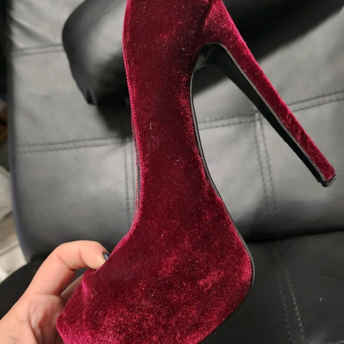 I Love Sandals velvet pumps like new, size 40, red