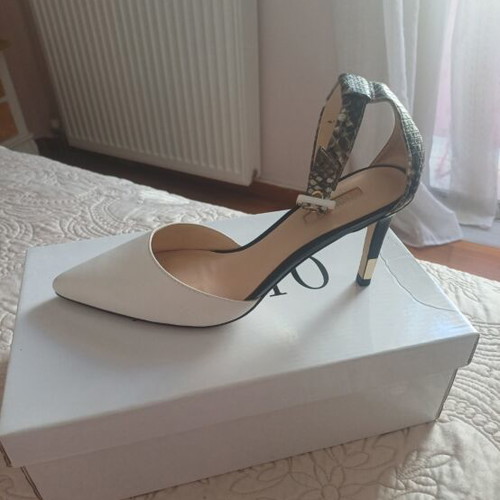 Guess heels like new, white and beige