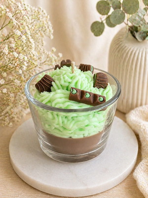 Aromatic candle with Dubai Chocolate scent new