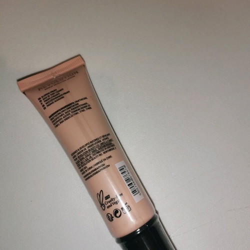 Primer for pores Make Up Revolution new