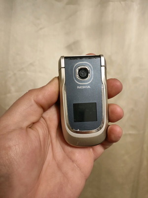 Nokia 2760 Flip phone like new, gray