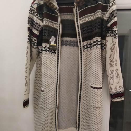 Long women's cardigan new with zipper and fur on hood