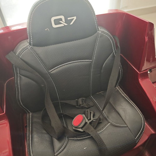 Audi Q7 Kids Electric Car like new, red with remote control