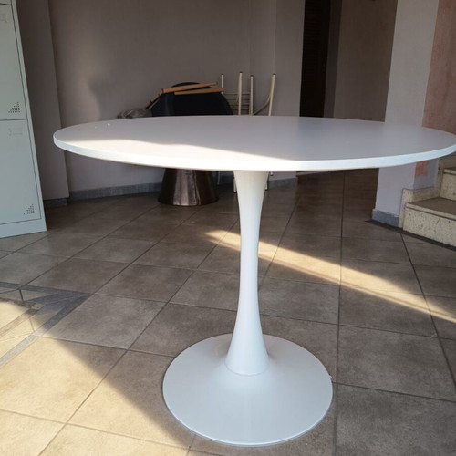 Round dining table with white MDF surface