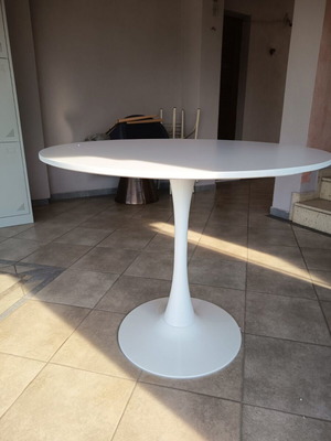 Round dining table with white MDF surface