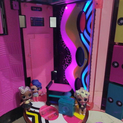 Lol Surprise Remix 4-in-1 Airplane with 8 dolls like new