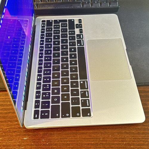 Macbook Air 2020 like new with minor mark
