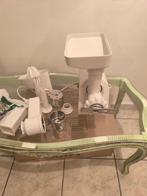 Electric device for cookies and minced meat like new with accessories