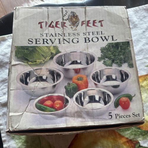 Tiger Feet stainless steel bowl set, new, 5 pieces