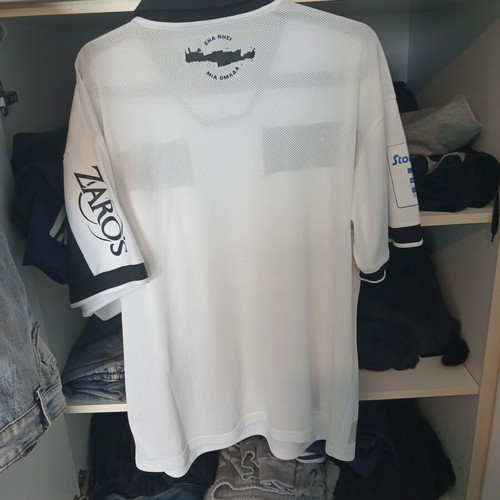 Ofi Jersey new with player autographs, size medium