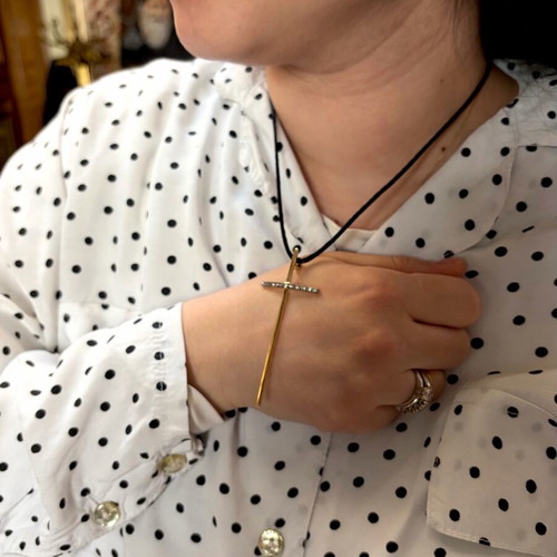 18k cross with 11 diamonds new, handmade