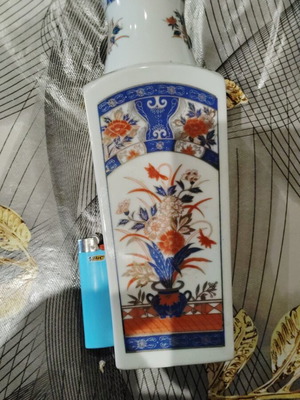 Imari porcelain vase used with floral decoration