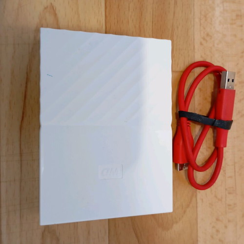 Mobile data travel hard drive 2.5" like new, 3 TB