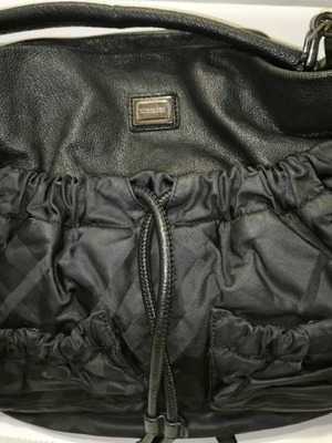 Burberry τσάντα ώμου δερμάτινη σαν καινούργιο, μαύρη