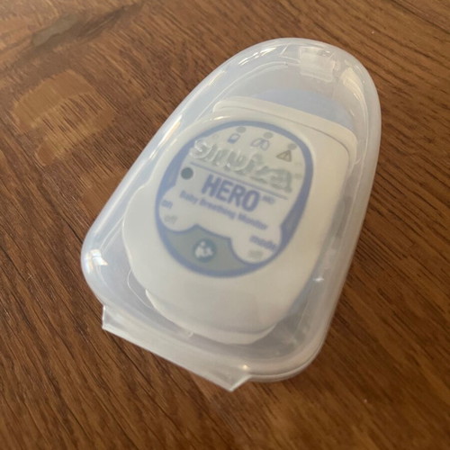Snuza Hero MD baby breathing monitor like new with box