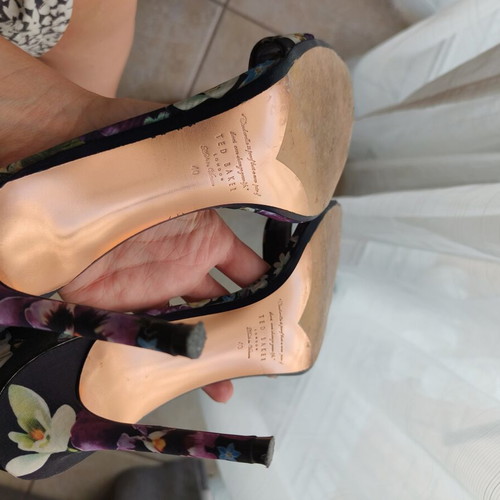 Ted Baker Charv Dark Floral Stiletto Heels size 40, like new