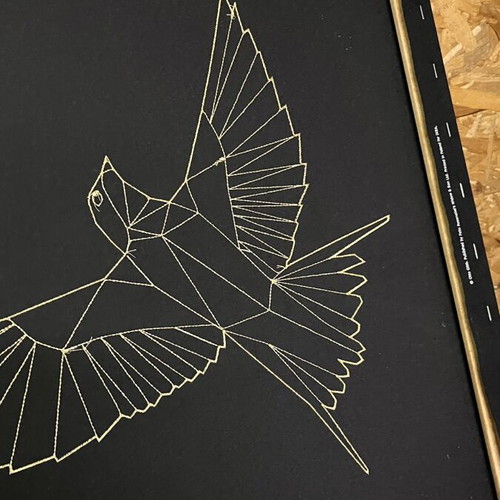 Wall art with bird design in gold details, 55x55 cm