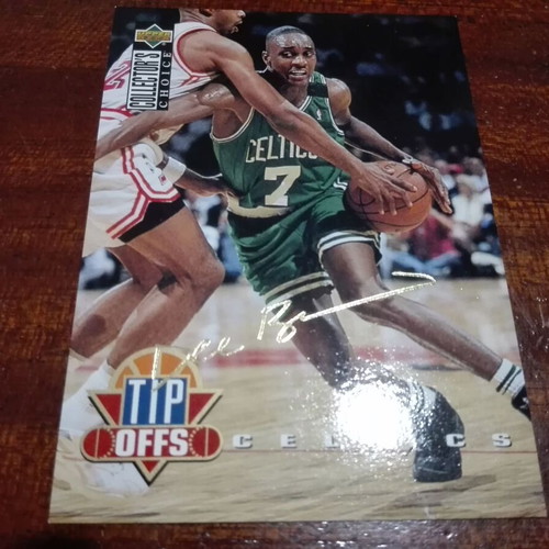 Upper Deck Dee Brown NBA 1994 card like new with gold autograph