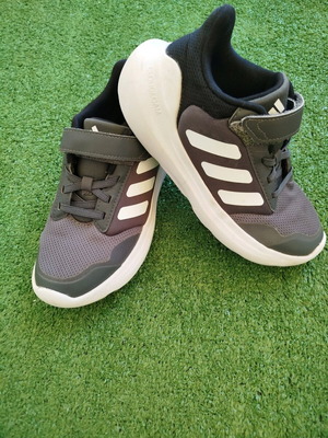 Adidas Спортни обувки като нови, номер 35, черно и бяло