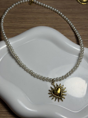 Stainless steel necklace like new, white and gold colors