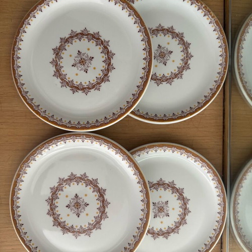 Vintage pasta plates in like new condition