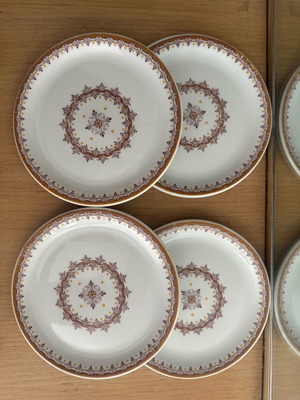 Vintage pasta plates in like new condition