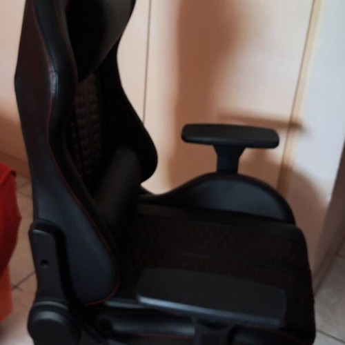 Legend gaming καρέκλα σαν καινούργια, μαύρη με μηχανισμό ρύθμισης