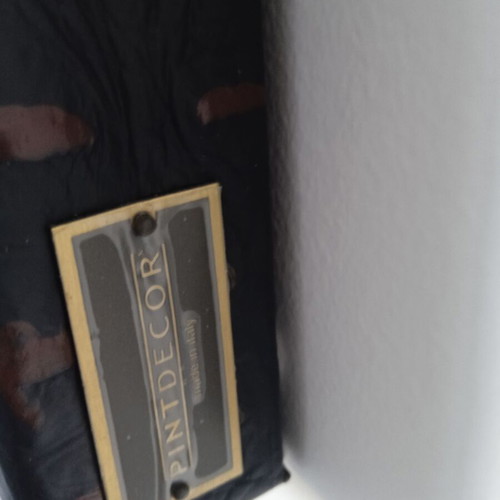 Painting Italian artwork on leather with gold embossing like new
