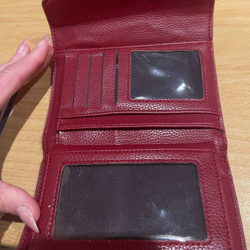 Verde red wallet like new