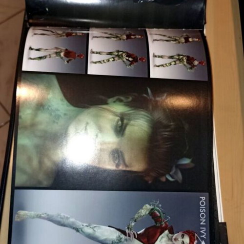 Batman Arkham Knight art book with comic used