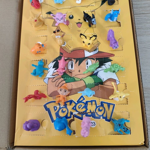 Advent calendar Pokemon like new, 24 mini pokemons