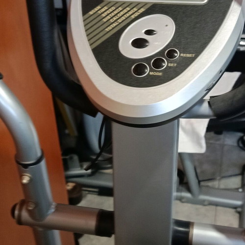 Elliptical fitness machine like new