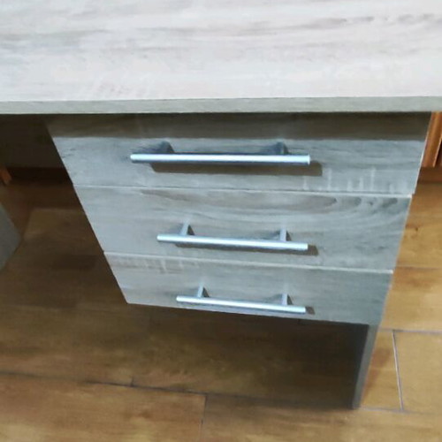 Desk slightly used, dimensions 120x60x76 cm