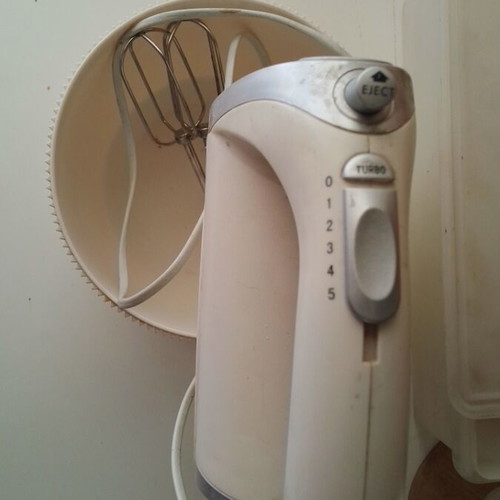 Fest Hand Mixer with Base and Rotating Bowl used, broken bowl