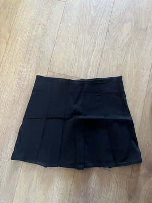 Black skirt like new, size XS