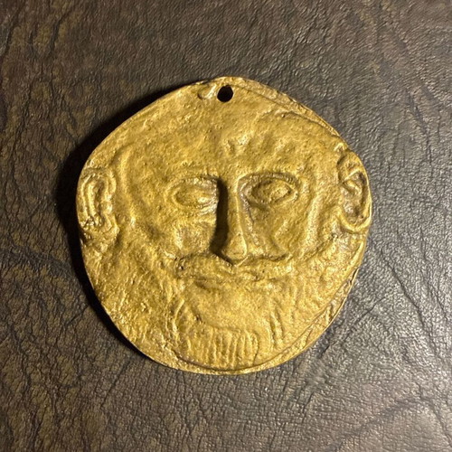 Metal collectible pendant with embossed classical motif, new