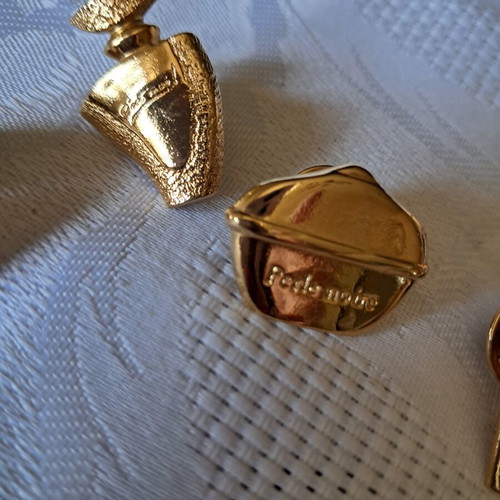 Avon collectible pins set of 4, like new, French perfumes
