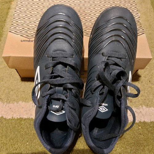 Umbro kids football shoes like new, size 35.5, blue