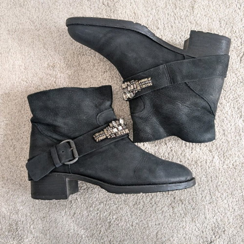 Vera Wang Lavander Label Uma crystal embellished boots like new, black