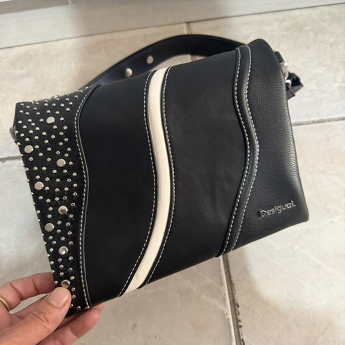 Desigual shoulder bag black, like new, medium size