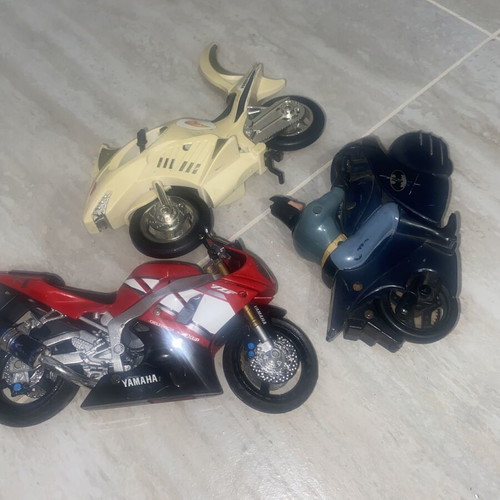 Collectible motorcycle toys used, Yamaha with broken parts