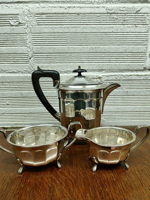 Silver-plated 3-piece tea set Sheffield England like new