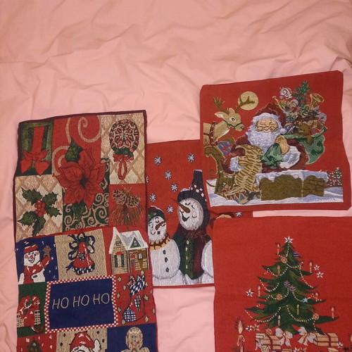 Christmas pillow covers like new, pack of 6