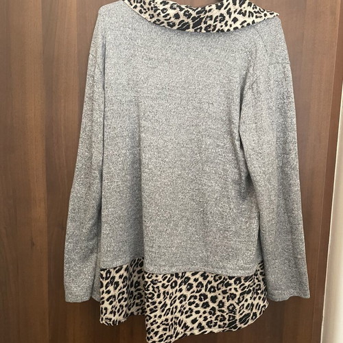 Long women's blouse with leopard print like new, one size