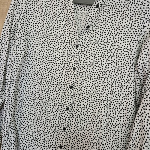 Sinsay shirt xs with wide fit like new