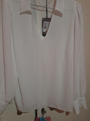Lynne blouse size 40 new