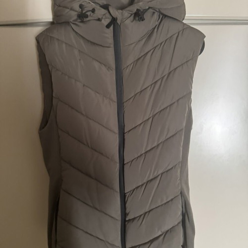 Zara sleeveless jacket like new, khaki-gray color, size M