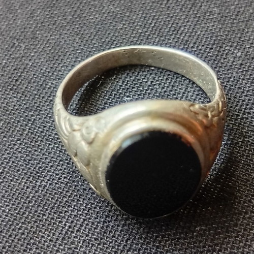 Silver ring with onyx 835 used, size 19.2 mm